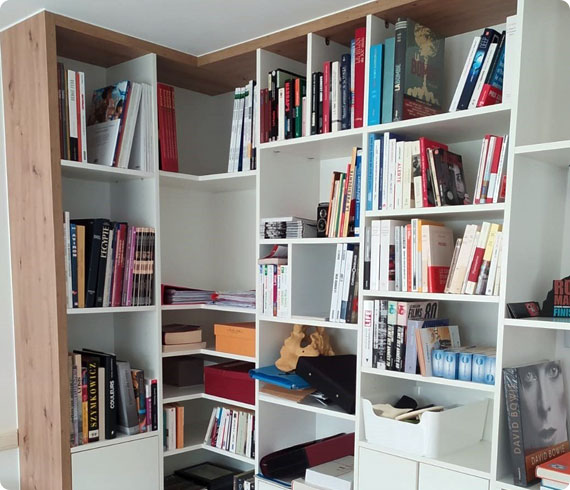 bibliotheque sur mesure en bois et panneaux mdf blancs