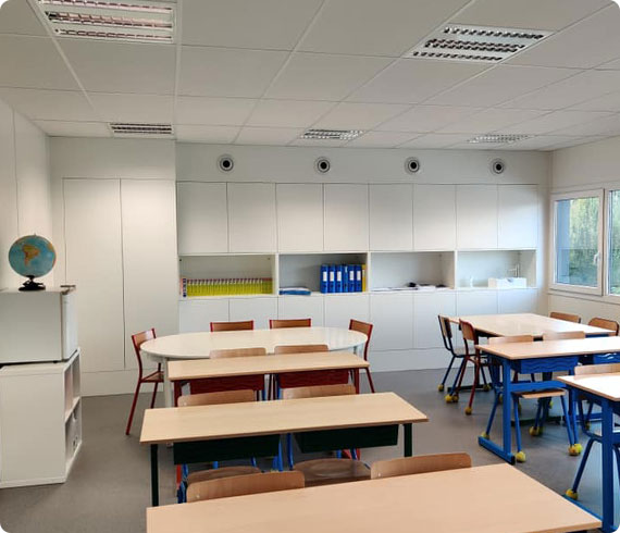 placards et bibliotheque dans une ecole pres de liege